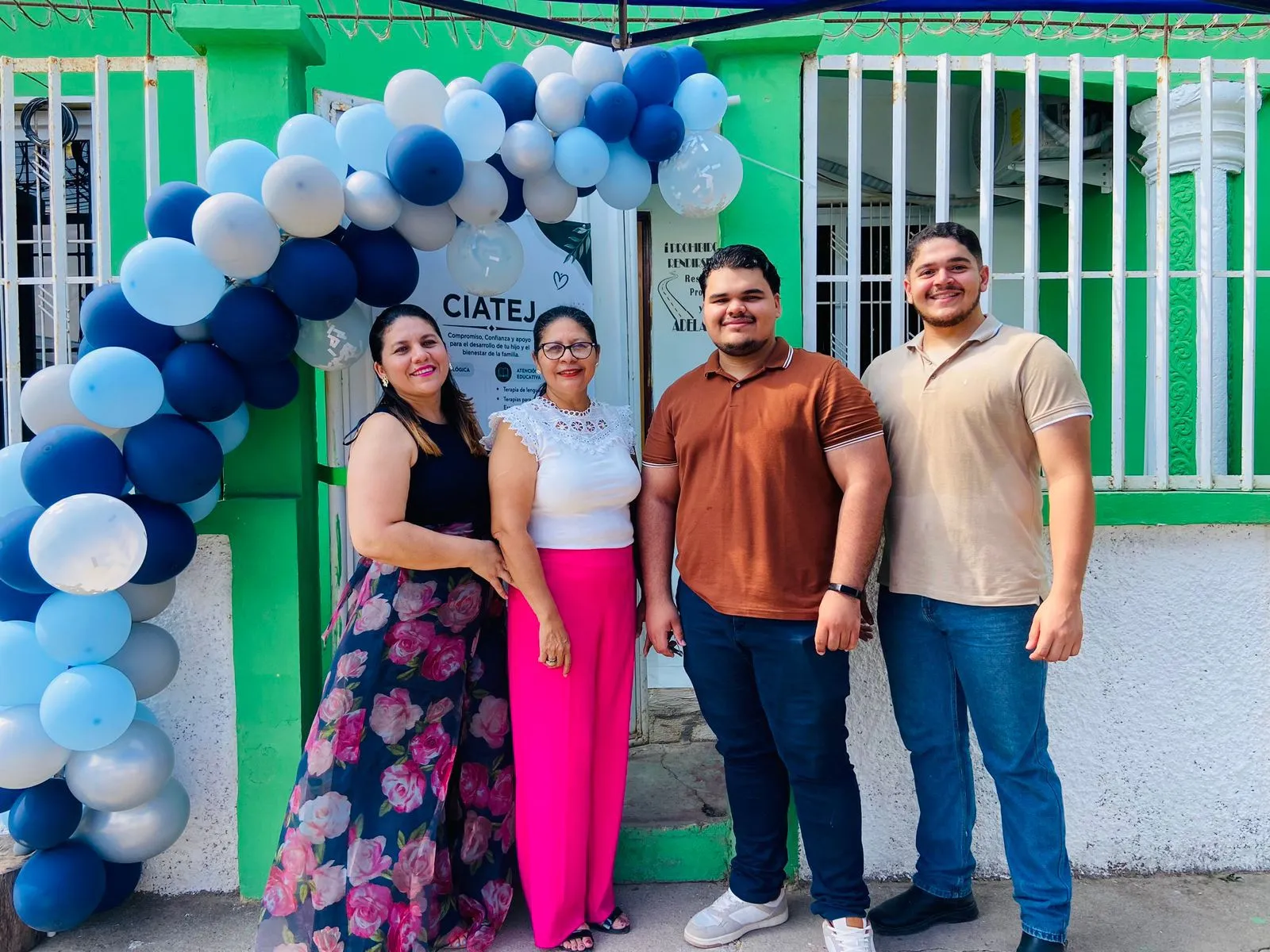Equipo de profesionales del Centro Integral de Atención Terapéutico Josué (CIATEJ) en Olanchito